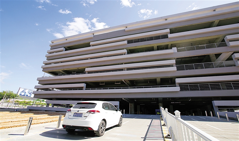 重庆市黔江区市政园林局加大停车设施建设