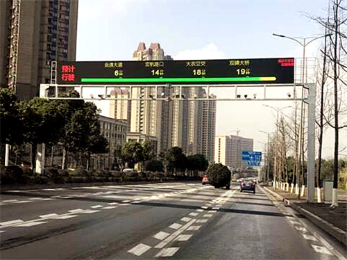 交通诱导走出交通管理新模式&nbsp;重庆交巡警帮助市民智慧出行