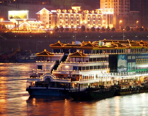 两江游昨天开始试行实名制