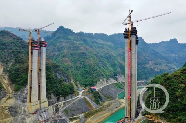 重庆高速公路第一高墩封顶&nbsp;两年后黔江1小时到石柱