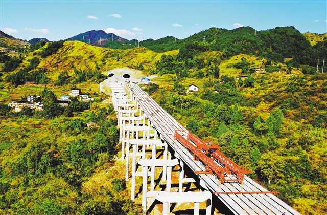 渝黔高速扩能项目万盛段加快推进