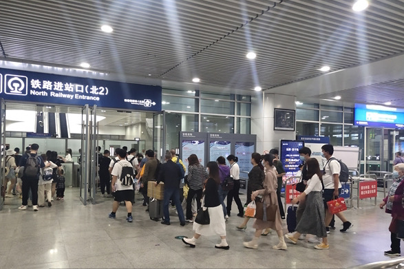 本月中下旬将迎暑运高峰&nbsp;重庆北站预计日均到发旅客17万人次