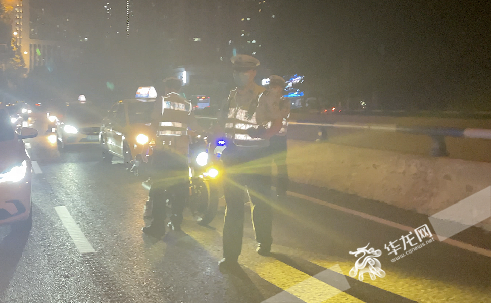 重庆交巡警开展摩托车专项整治行动