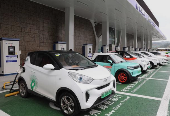 一个季度新增30余家门店&nbsp;重庆新能源汽车上演商圈“江湖”