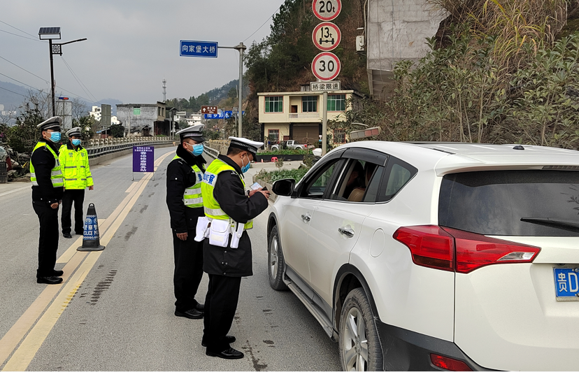 春运首日&nbsp;重庆交巡警出动警力2558人次护你平安回家路