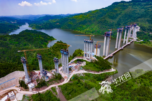 世界跨径最大双联拱桥、渝东南最长公路隧道……渝湘复线高速巴彭项目年度任务目标“双过半”