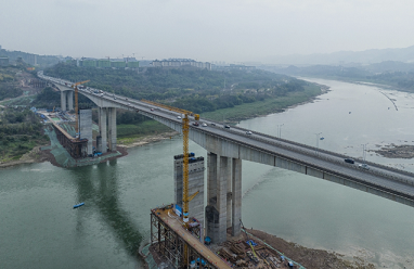 渝武高速拓宽改造工程迎新进展&nbsp;马鞍石复线桥主桥墩封顶